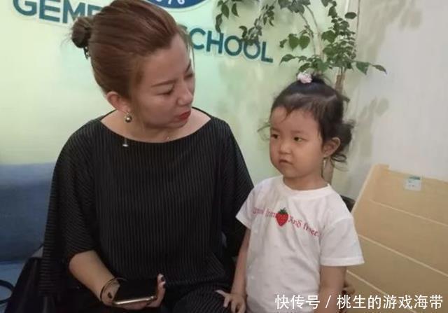 孩子|4岁女儿放学回家,紧扯裤子说“不能尿尿”,脱下裤子妈妈气哭了