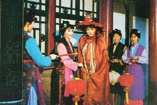 点亮|红楼梦中无处不在的月亮,点亮了故事里的人,留下了记忆中故事