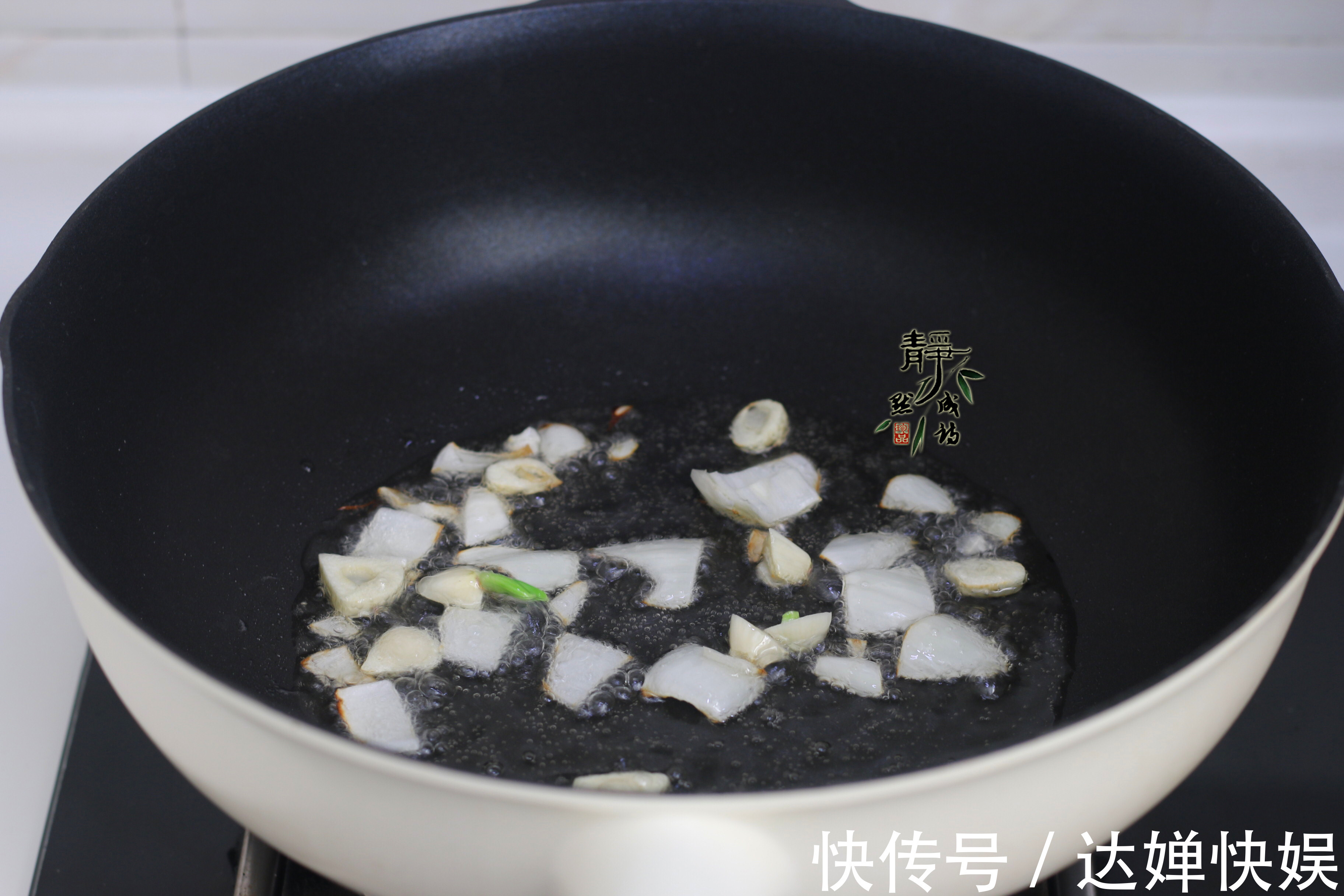 原来韭菜和此菜才是天生一对，3分钟就出锅，比大鱼大肉都香