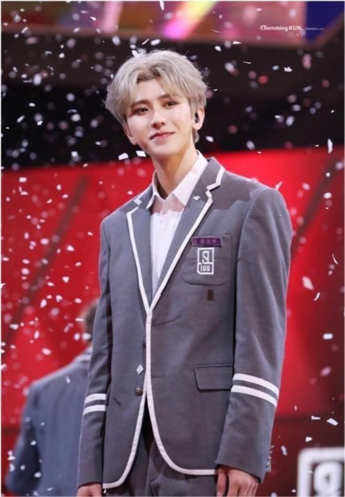 登顶|超新星网络影响力榜单:林彦俊第三,蔡徐坤跌至第二,第一力压登顶