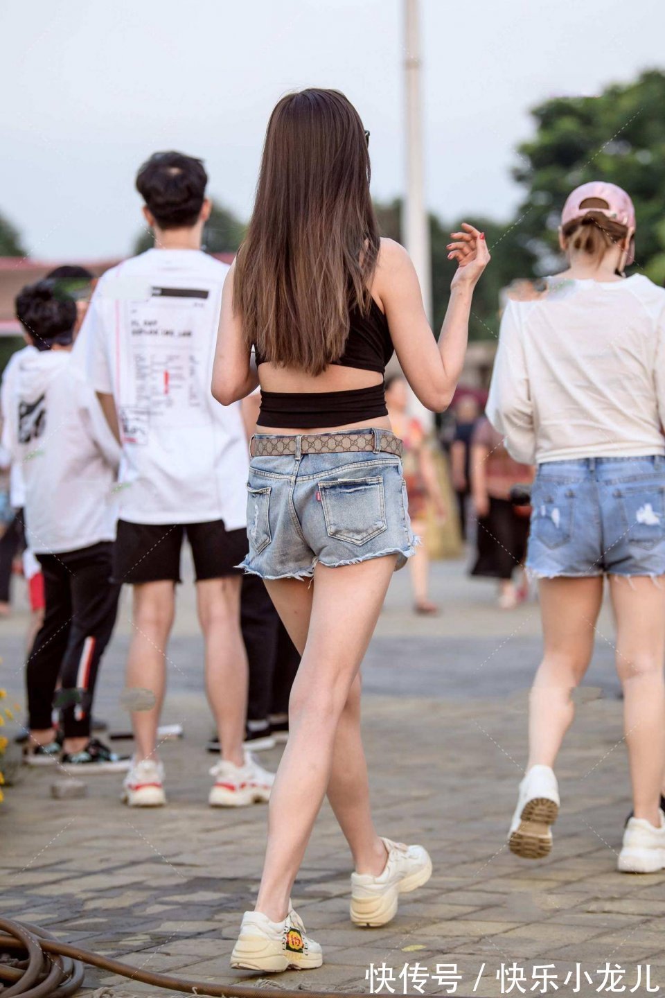 华丽|长发小姐姐华丽的背影,气质十足非常的好看