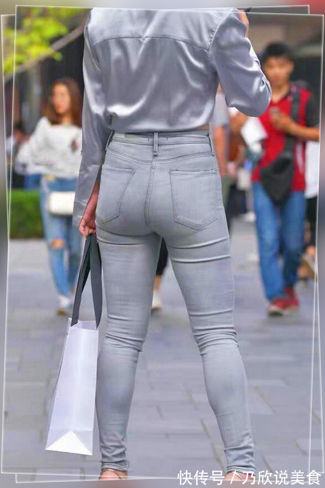 出身材 牛仔裤不但穿着舒服,而且很是显瘦,给人以时尚潮流的感觉