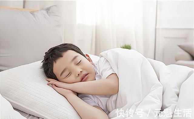 午睡|为啥在幼儿园午睡,假期在家就不睡了,认真对比后找到原因了