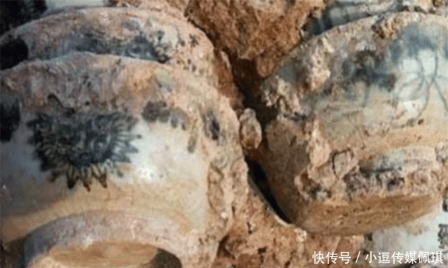 珍宝|公路下挖出古墓,墓内珍宝被洗劫一空,专家一摸墙壁激动万分