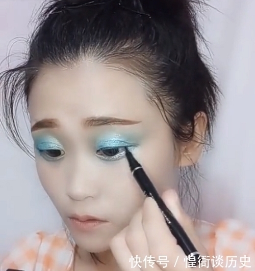 初中生仿妆“糖宝”,开局:作业布置的太少?结尾:“大佬出教程吗?”