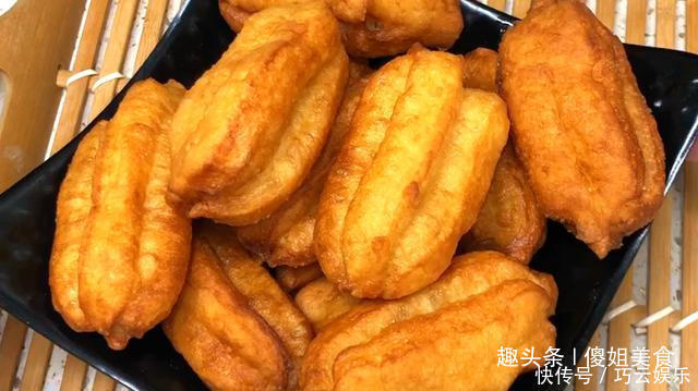 1碗面粉,1个鸡蛋,就能在家做油条,不用泡打粉,比买的好吃百倍