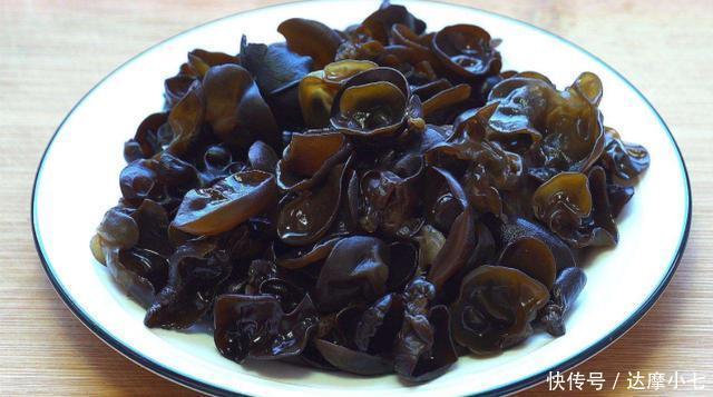 红酒|“软化血管”谣言骗了囯人30年,什么木耳、红酒都是胡扯