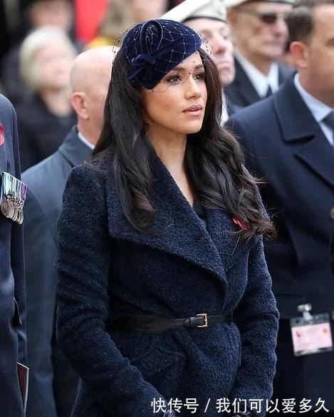 翻领 让英皇室头疼的梅根,穿大衣却引领了“梅根时尚”,这点值得学习!