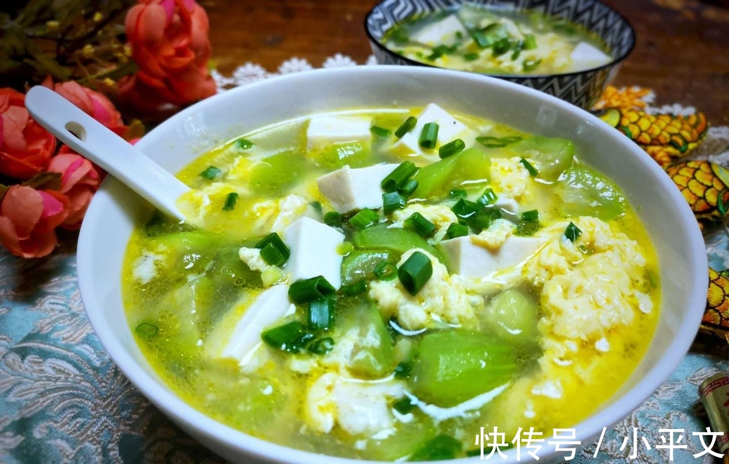 肌肤|夏天多喝此汤，美白肌肤去斑点，每天坚持来一碗，40岁也很美！