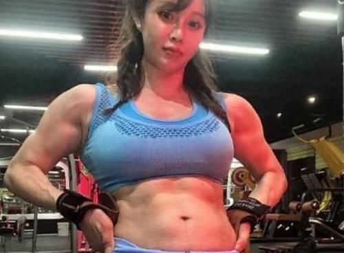 魔鬼身材|“硬核孕妈”走红,怀孕8个月仍有腹肌马甲线,网友魔鬼身材