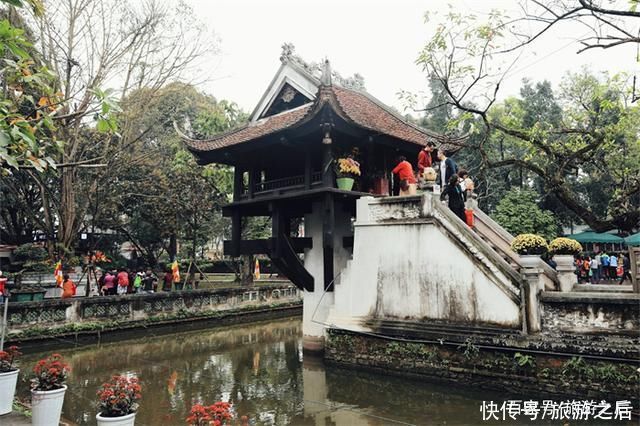 胡志明|一根柱子支撑的寺庙，游览只需一分钟，香火却很旺盛