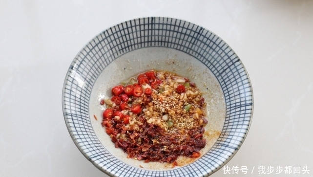 教你自己在家就能制作酸辣粉,吃起来很过瘾