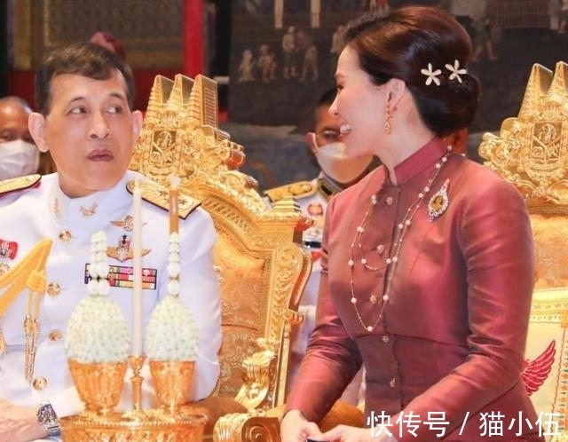 苏提达$泰王重视44岁苏提达,“深情对望”好甜蜜,暂时忽视诗妮娜贵妃