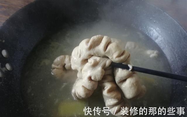 肥肠|炒肥肠怎么清洗才干净？大厨从清洗到炒制都教你，好吃还没异味