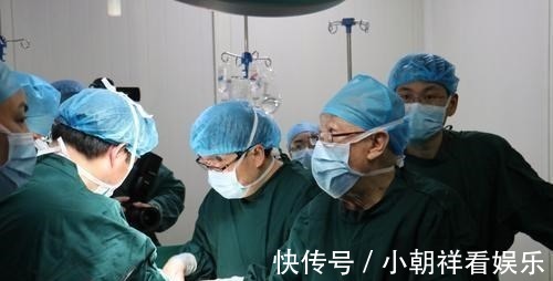 父母|泡泡男孩:生活在隔离罩中12年,临死前才第一次触碰到妈妈