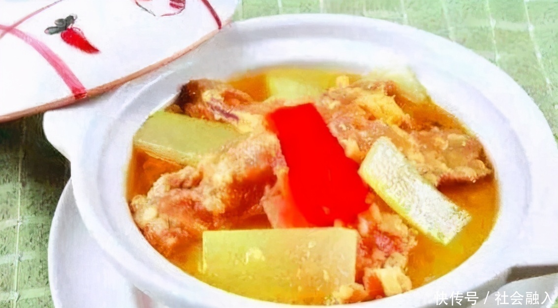 女性到了中年，3种美食换着吃，疏通血管，润肤养颜，早吃早好