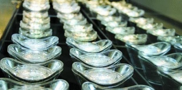 约等于|古代“一两银子”约等于现在多少人民币?你的工资在古代多少钱?