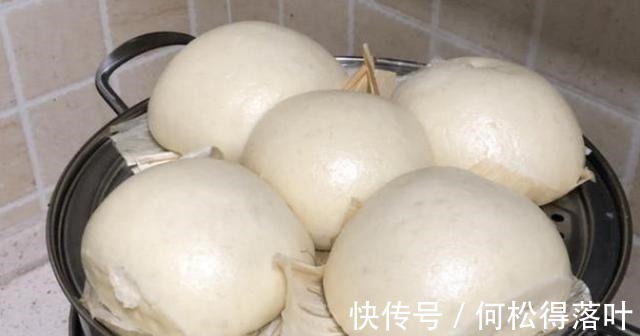 蒸馒头有窍门，记住“3点”，馒头出锅饱满不塌，暄软有嚼劲！