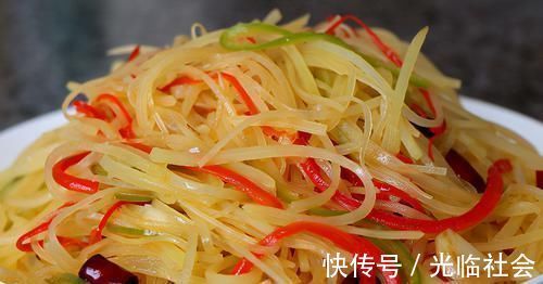 炒土豆丝,啥时候放醋是关键!顺序对了,就算随便炒炒都爽脆好吃