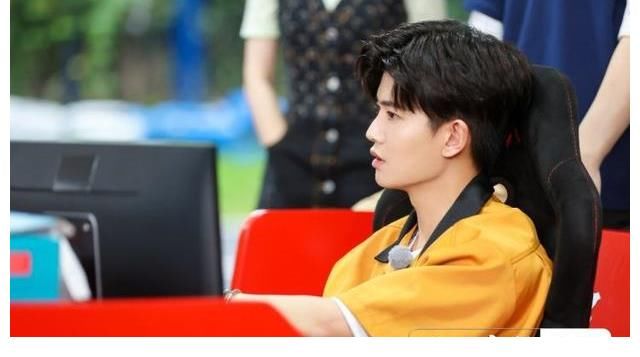 大脑|《嗨放派》探索大脑奥秘上演憋笑挑战,任嘉伦被封“憋王”