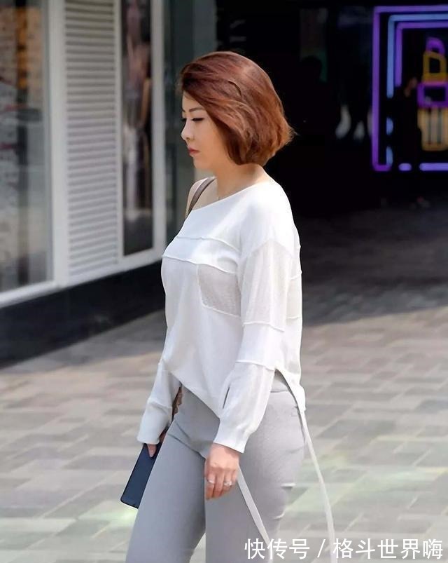 时尚","m":"cbc033234d3a31fec874a891aaee66194c6ed3e4","nlabel":"stat_3049655819:zm.news.so.com:5ryC5Lqu5YaF6aWw,pageType_zmt,glevel_3","ntag":"tfashion;sfashion_时尚;kfashion_1:时尚;kfashion_1:搭配;kfashion_1:瑜伽裤;call_P