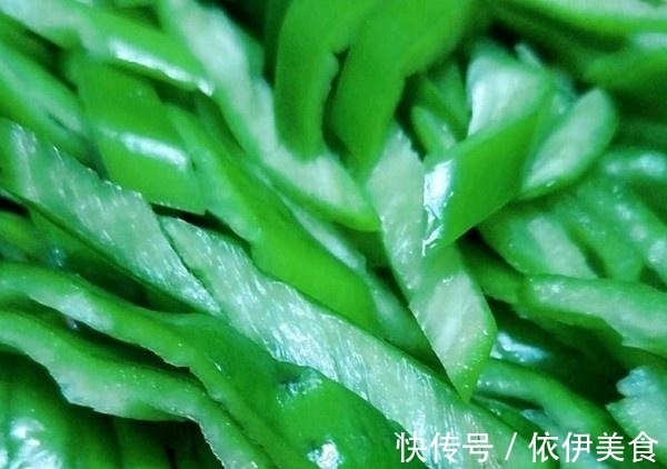 羸瘦者|再炒猪肉，千万别直接下锅，多加“这1步”，肉不硬，香嫩更美味