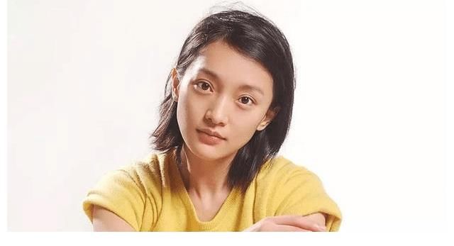 周迅和董卿在《朗读者》见面后，她对年龄焦虑的认知，为啥引人深思