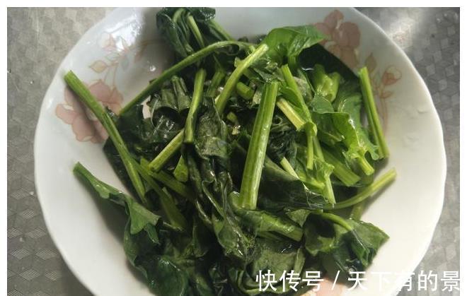做法|做菠菜汤时，到底要不要放锅炒？教你详细做法，菠菜汤翠绿好喝
