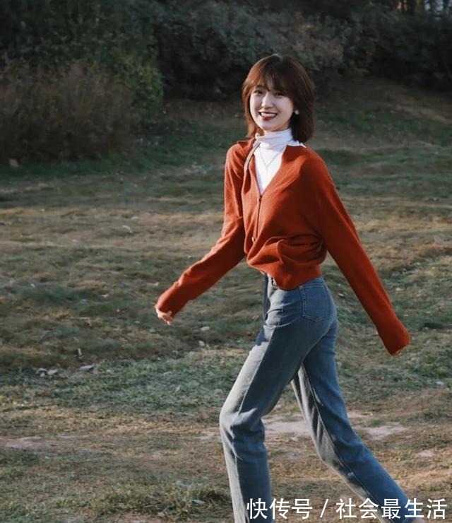 针织衫 一条牛仔裤的穿搭灵感中年女人记住这几个穿搭方法,时髦又气质!