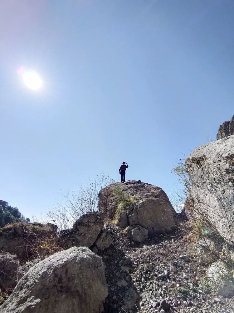 指南村|登顶东川小牯牛山——慈悲殿