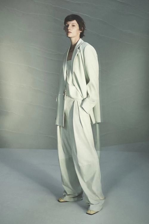 春天的穿搭，如何彰显女性的魅力？单品与颜色搭配缺一不可！