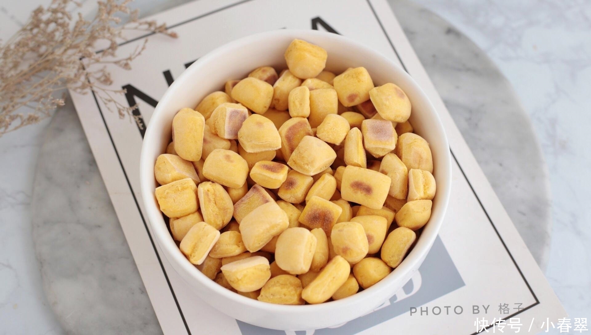 馒头|面粉里加点南瓜,不蒸不烤,出锅女儿抢着吃,太香了,好吃不上火