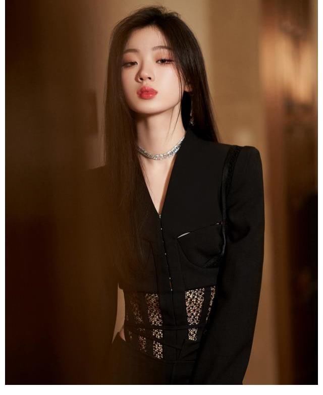 从好声音冠军沦为综艺咖，单依纯为何越来越不受待见？