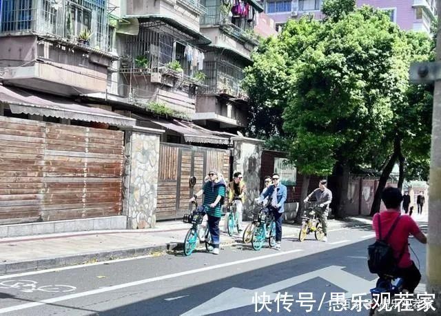 大湾区五人组新综开录!网友晒哥哥手写试营业邀请函、排练照