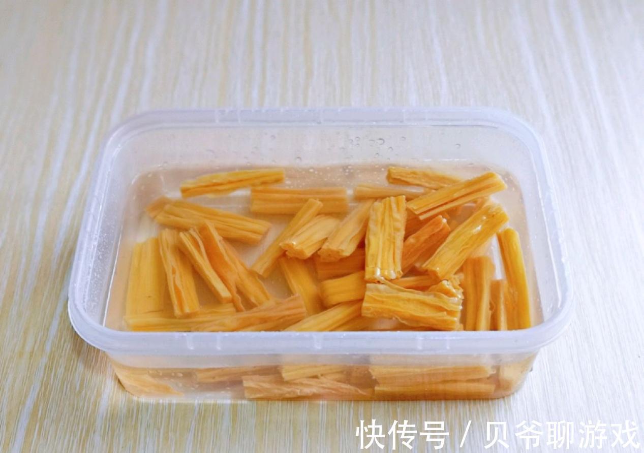 腐竹的家常做法,青椒炒腐竹,5分钟做好一道菜