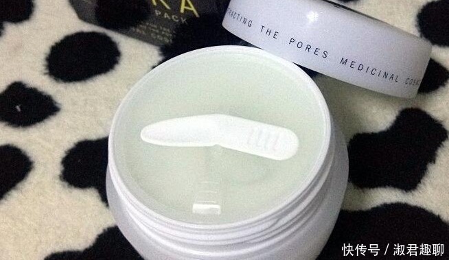 比不|敷完面膜后就直接洗脸的人,比不敷面膜还要惨,你知道吗