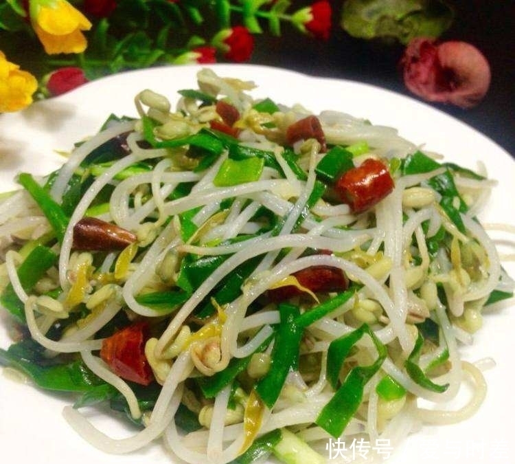 黄豆芽|黄豆芽和此物一起炒,湿气跑了,肝也干净了,给身体来个大扫除