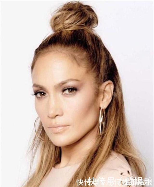 麻花辫|散着头发没精神,想要提升气质,建议把头发扎起来,好看又迷人