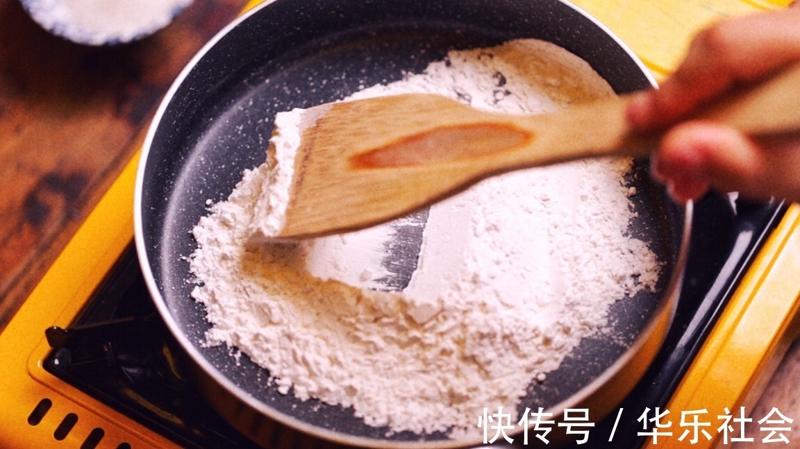 搅拌均匀|在家制作黑芝麻糊,味道香浓,营养健康