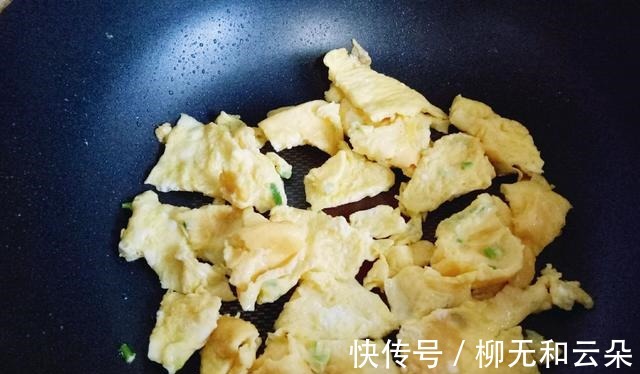 秋葵炒鸡蛋|鸡蛋和它一起炒，清凉爽口，清热解毒，超适合夏季吃，快来学学！