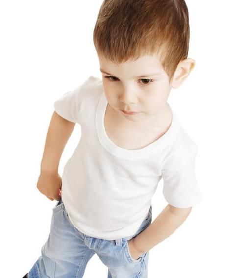 孩子发脾气爱摔东西,讲道理没效果?建议父母试试这3个办法