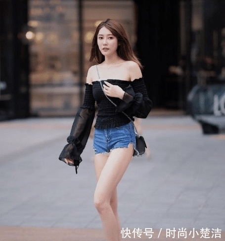 蓝色|黑色一字肩上衣搭配蓝色开叉短款裤,大气端庄,时尚优雅