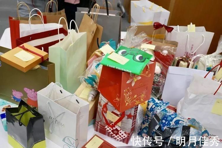 废纸|孩子幼儿园互换圣诞礼,近千元文具换回废纸人,查完价格家长傻眼