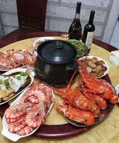 实拍15个普通家庭的年夜饭，比比谁家的年味最浓