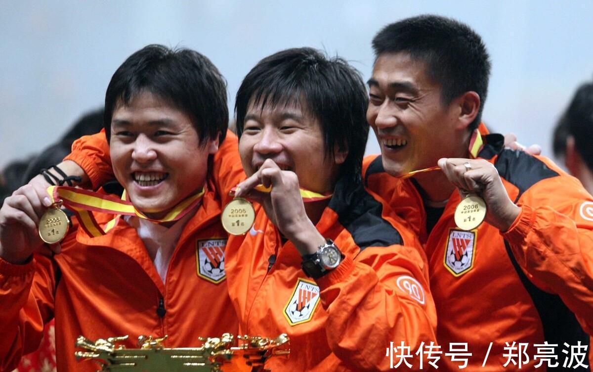 教练|热议！李霄鹏邀6大前国脚加入国足，极端情况下教练有望披挂上阵