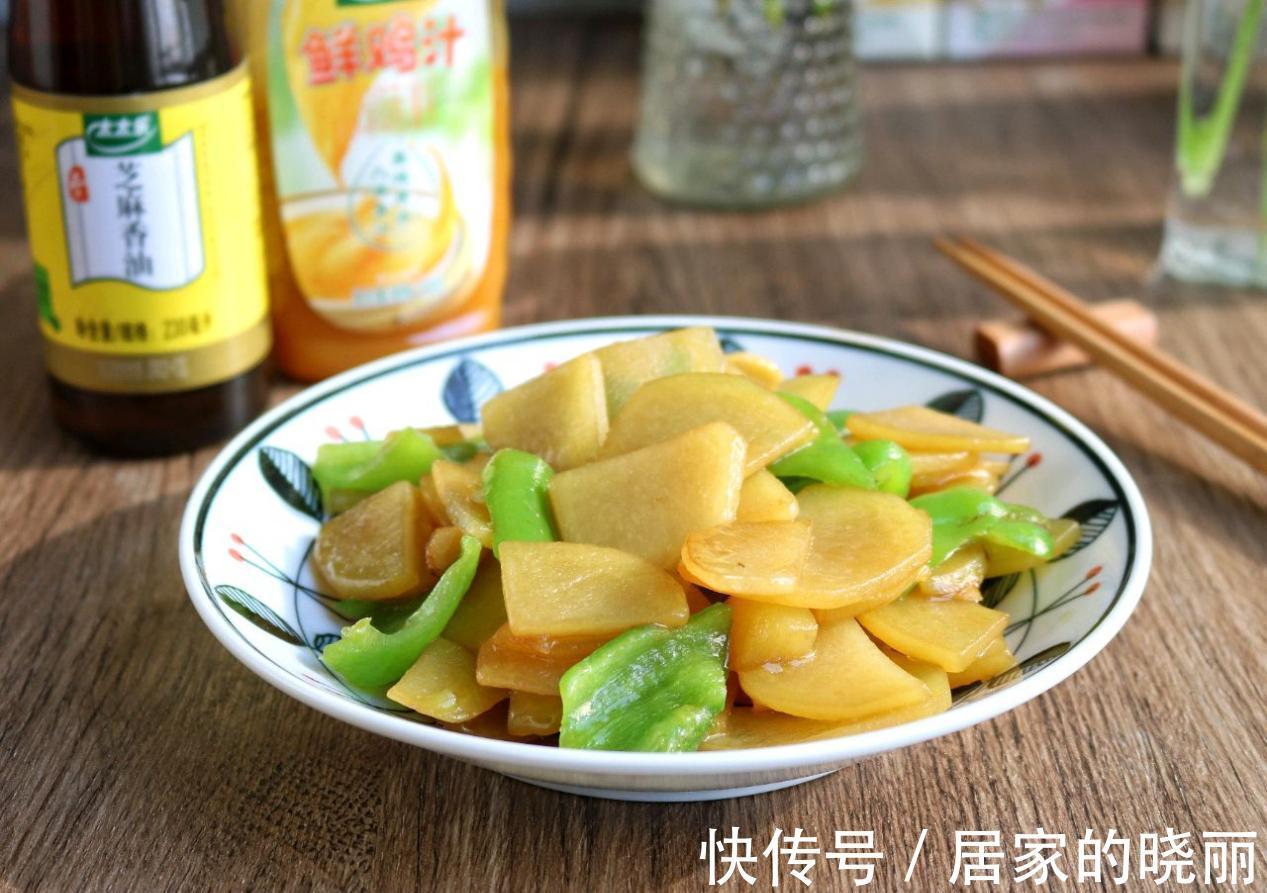 比肉都好吃的青椒炒土豆片，简单易上手，百吃不厌