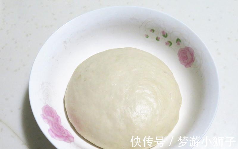 面食我家就爱这样做，馅料鲜美营养，外壳金黄焦香，总吃不够