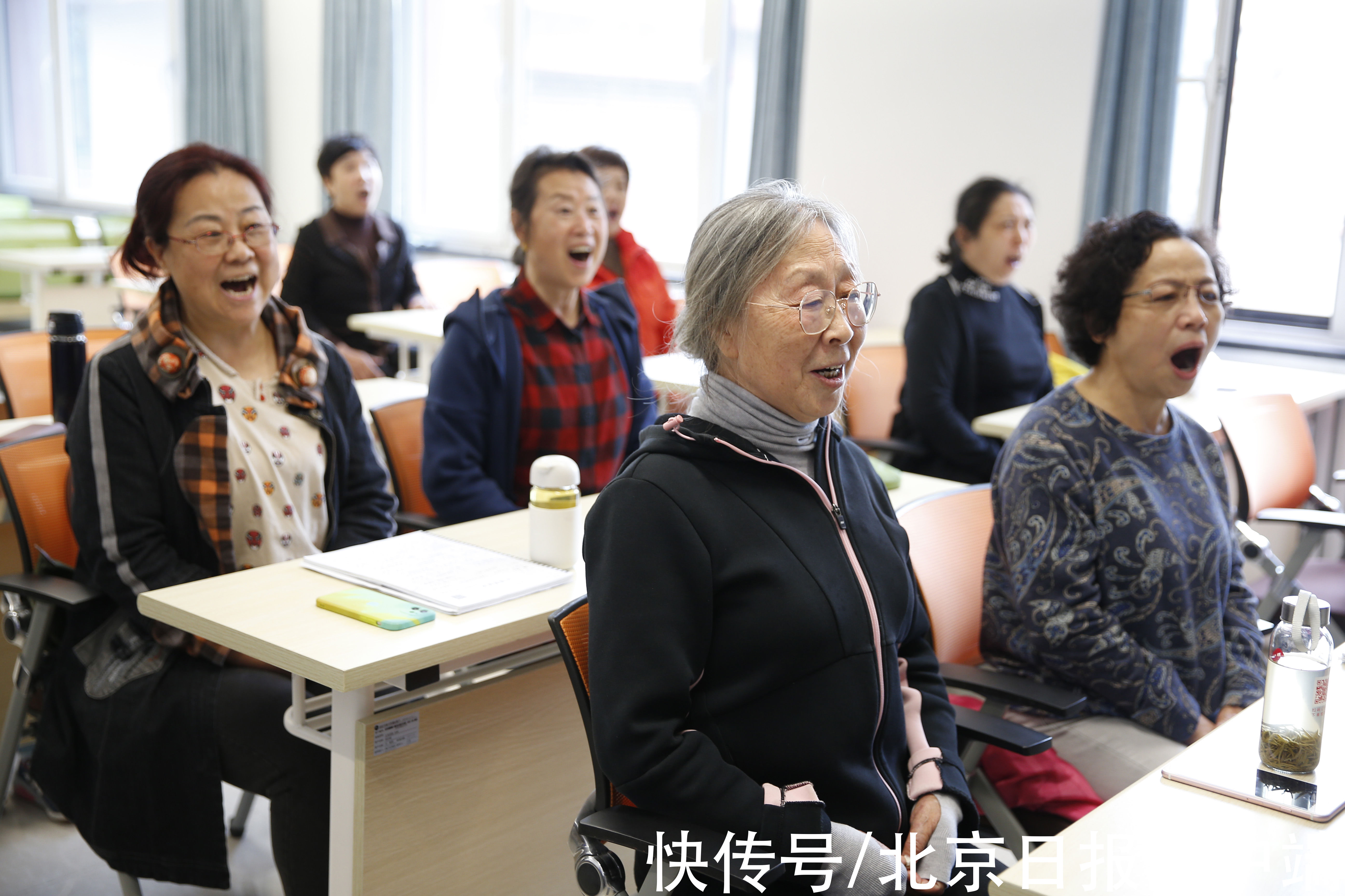 老年|北京老年开放大学：超3.2万人次通过公益直播课学用智能设备