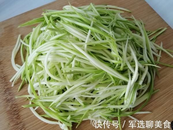 凉拌西葫芦|无论男女，晚上多吃它，比运动1小时更好，轻松甩掉大肚腩