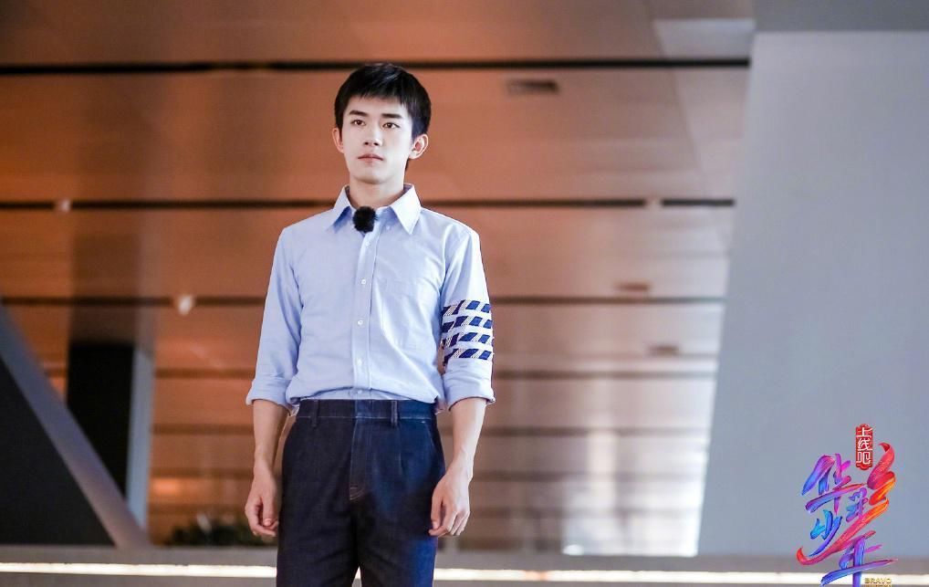 “华彩少年”官宣首位导师,并不是王一博,看清是谁后,多少有些失望